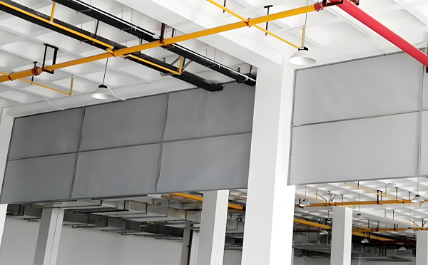 商场防烟分区常闭节点：湟中挡烟垂壁高度与控制器接线图解