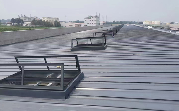 某中学室内体育馆湟中排烟窗改造项目