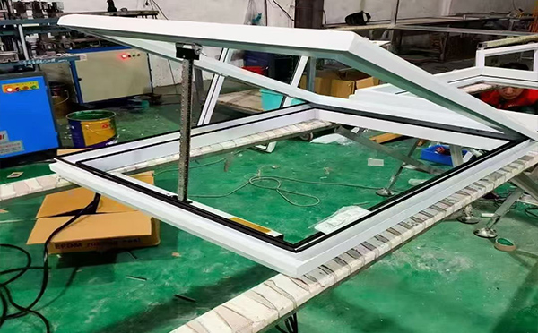 某地下车库出入口湟中排烟窗配置工程