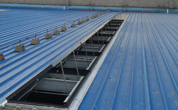 某城市大型商业综合体中庭湟中排烟窗工程 某城市大型商业综合体中庭湟中排烟窗工程