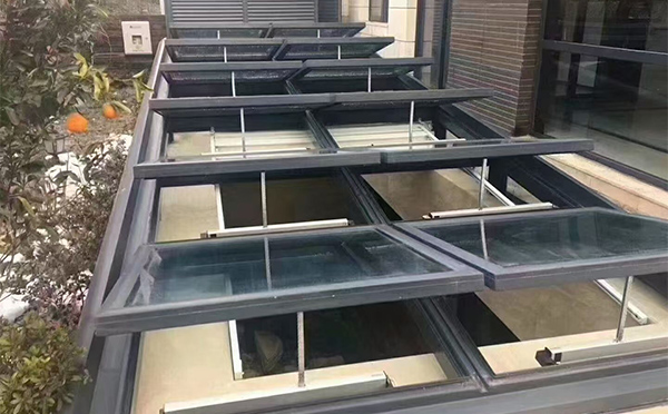 某轨道交通车辆维修车间湟中排烟窗应用