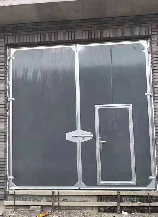 湟中工业平开门在大型设备制造车间的应用实例